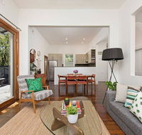 Historic 1890s House With Terraced Backyard Deck - Accommodation Batemans Bay
