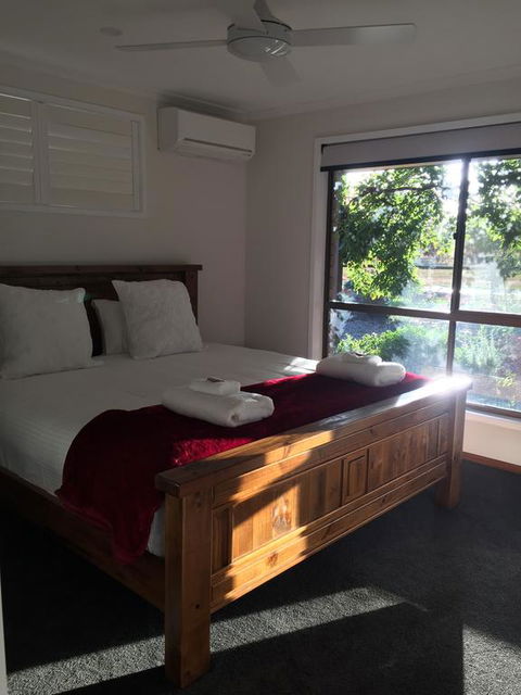 Holly House BnB - Accommodation Batemans Bay 0