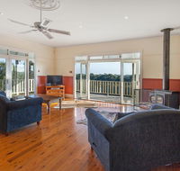 Hopkins River Homestead - Fireplace Linen WiFi 4 bdrm - Accommodation Batemans Bay