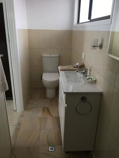 Hotel Corones - Accommodation Batemans Bay 3