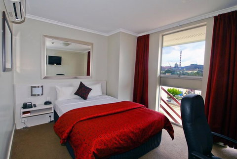 Isa Hotel - Accommodation Batemans Bay 1