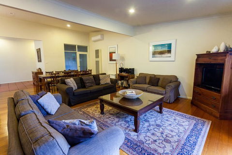 Jordan House - Accommodation Batemans Bay 0