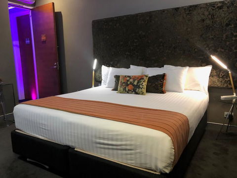 Junction Hotel - Accommodation Batemans Bay 2
