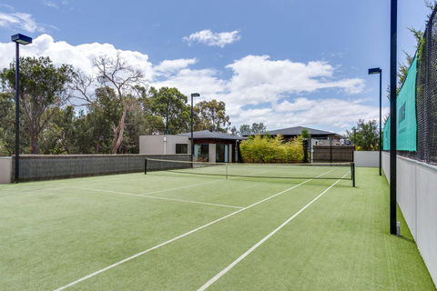 Kalina Retreat: Resort Style Tennis & Pool - Accommodation Batemans Bay 3