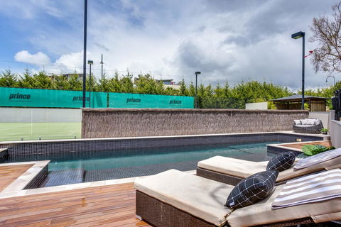 Kalina Retreat: Resort Style Tennis & Pool - Accommodation Batemans Bay 0