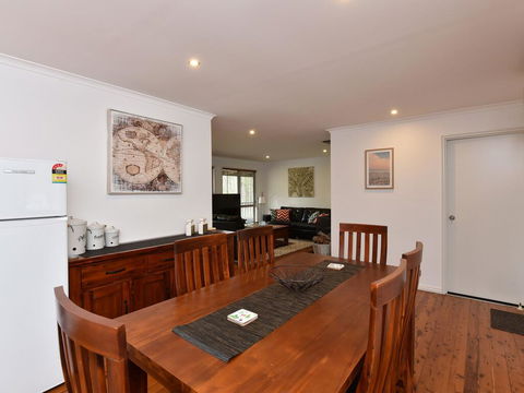 Kangaroo Cottage - Cute Accom In Bushland Setting - Accommodation Batemans Bay 2