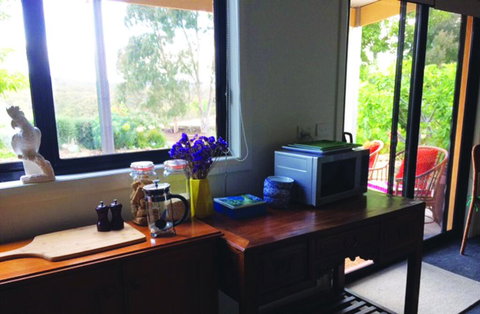 Kangaroo Hill Studio - Accommodation Batemans Bay 0