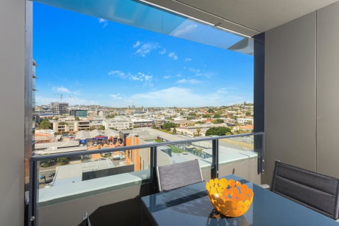 Keeping Cool On Connor - Executive 2BR Fortitude Valley Apartment With Pool And Views - Accommodation Batemans Bay 2