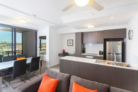 Keeping Cool On Connor - Executive 2BR Fortitude Valley Apartment With Pool And Views - Accommodation Batemans Bay 0