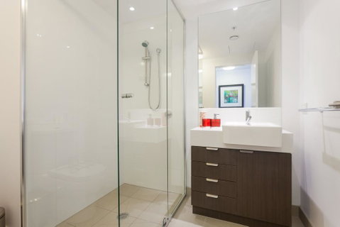Keeping Cool On Connor - Executive 2BR Fortitude Valley Apartment With Pool And Views - Accommodation Batemans Bay 1