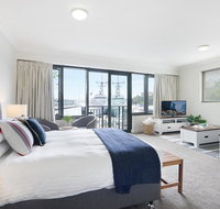 King size studio with water view walk to the city - Accommodation Batemans Bay
