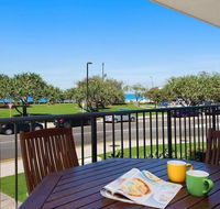 Kings Beach Ocean Front Views Private Balcony overlooking Kings Beach - Accommodation Batemans Bay