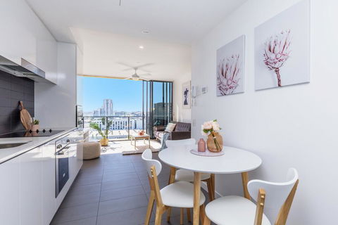 KOZYGURU FORTITUDE VALLEY AMAZING VIEW 2BED APT + FREE PARKING QFV010 - Accommodation Batemans Bay 2