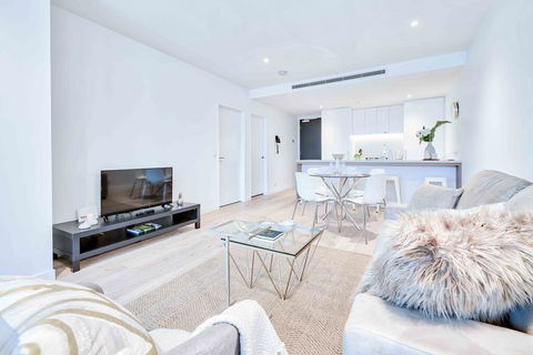 KOZYGURU FORTITUDE VALLEY HIGH LEVEL 2 BED APT + FREE PARKING QFV179-2612 - Accommodation Batemans Bay 2