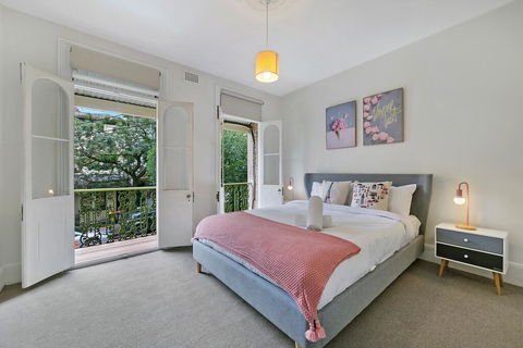 KOZYGURU SURRY HILLS COZY 3 BED TERRACE MINS WALK TO CBD NSH095 - Accommodation Batemans Bay 1
