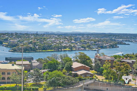 KOZYGURU THE ROCKS HARBOUR BRIDGE VIEW 1 BED APT SWIMMING POOL NTR098 - Accommodation Batemans Bay 2