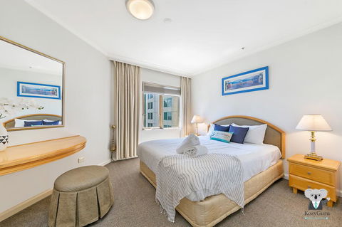 KOZYGURU THE ROCKS HARBOUR BRIDGE VIEW 1 BED APT SWIMMING POOL NTR098 - Accommodation Batemans Bay 1