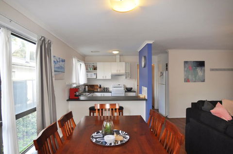 KYEEMA - FREE WIFI & NETFLIX - PET FRIENDLY (OUTSIDE ONLY) - Accommodation Batemans Bay 2