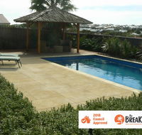 La Mer - Home with a Pool - Accommodation Batemans Bay