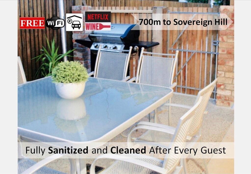 Canadian VIC Accommodation Batemans Bay