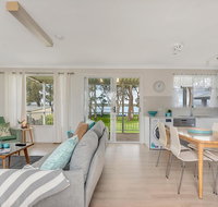 Lake Front Home - Relax  Unwind - Accommodation Batemans Bay