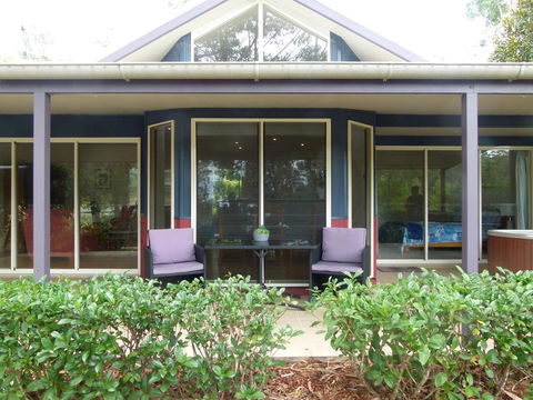 Lake Russell Lakeside Retreat - Accommodation Batemans Bay 2