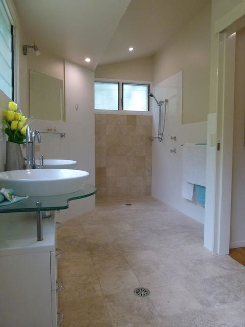 Lake Russell Lakeside Retreat - Accommodation Batemans Bay 3