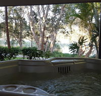 Lake Russell Lakeside Retreat - Accommodation Batemans Bay