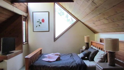 Lake Russell Luxury Retreat - Accommodation Batemans Bay 3