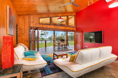 Lake Tinaroo Waterfrontage - Accommodation Batemans Bay 0