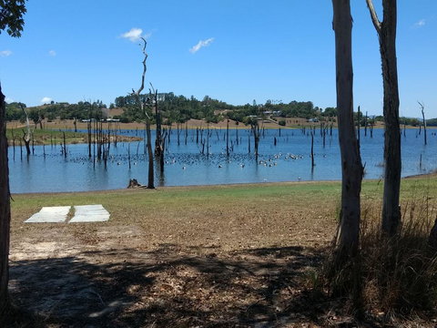 Lake Tinaroo Waterfrontage - Accommodation Batemans Bay 2