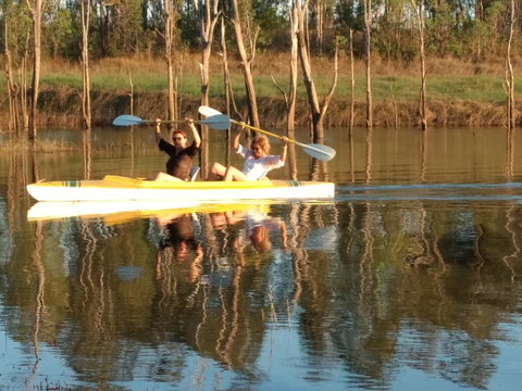 Lake Tinaroo Waterfrontage - Accommodation Batemans Bay 3
