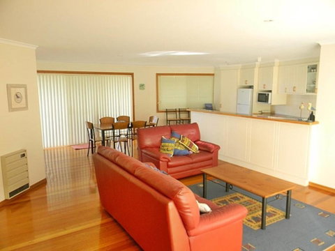 LAKESIDE2 - Accommodation Batemans Bay 2
