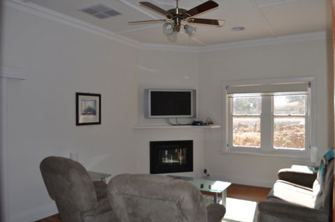 Lambert Estate Retreat - Accommodation Batemans Bay 1