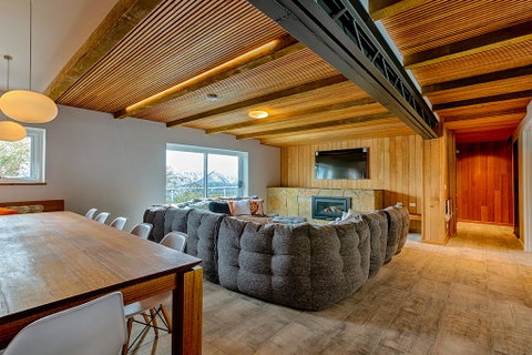 Le Chalets - Accommodation Batemans Bay 2