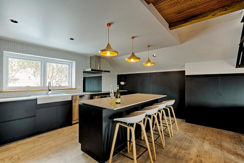 Le Chalets - Accommodation Batemans Bay 0