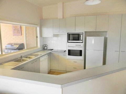 LIFE'S A BEACH - Accommodation Batemans Bay 3