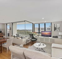 Light filled apartment with sweeping harbour views - Accommodation Batemans Bay