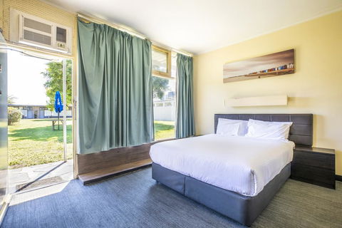 Links Hotel - Accommodation Batemans Bay 2