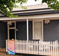Lucys Artist Cottage - Accommodation Batemans Bay