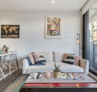 LUXURIOUS RIVERSIDE RESORT STYLE APARTMENTPOOLSPAGYMROOFTOP WITH CITY VIEWS - Accommodation Batemans Bay