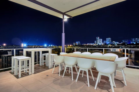 Luxury Darwin City Lights Jacuzzi Central Location Large House New Furnishings - Accommodation Batemans Bay 0