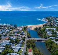 Luxury Hamptons Beachside Home in Dicky Beach - Accommodation Batemans Bay