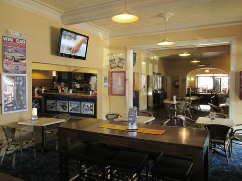 Maclean Hotel - Accommodation Batemans Bay 3