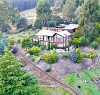 MAGICAL MOUNTAIN RETREAT - 20 mins to CBD and only 10 to MONA - Accommodation Batemans Bay