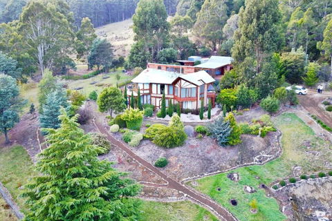 MAGICAL MOUNTAIN RETREAT - 20 Mins To CBD And Only 10 To MONA! - Accommodation Batemans Bay 0
