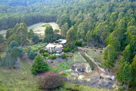 MAGICAL MOUNTAIN RETREAT - 20 Mins To CBD And Only 10 To MONA! - Accommodation Batemans Bay 1
