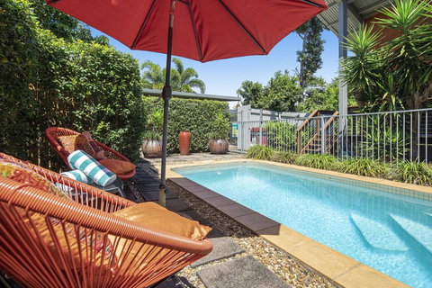 MANDALAY ESCAPE, SECLUSION & SERENITY WITH A POOL - Accommodation Batemans Bay 3