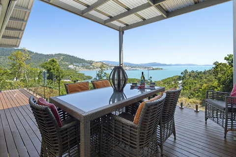 MANDALAY ESCAPE, SECLUSION & SERENITY WITH A POOL - Accommodation Batemans Bay 1