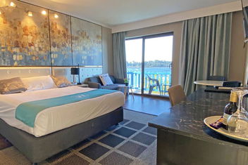 Mariners On The Waterfront with Accommodation Batemans Bay